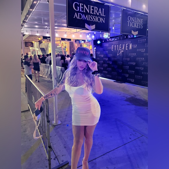 Meet your Posher, Amanda - Picture 4 of 14